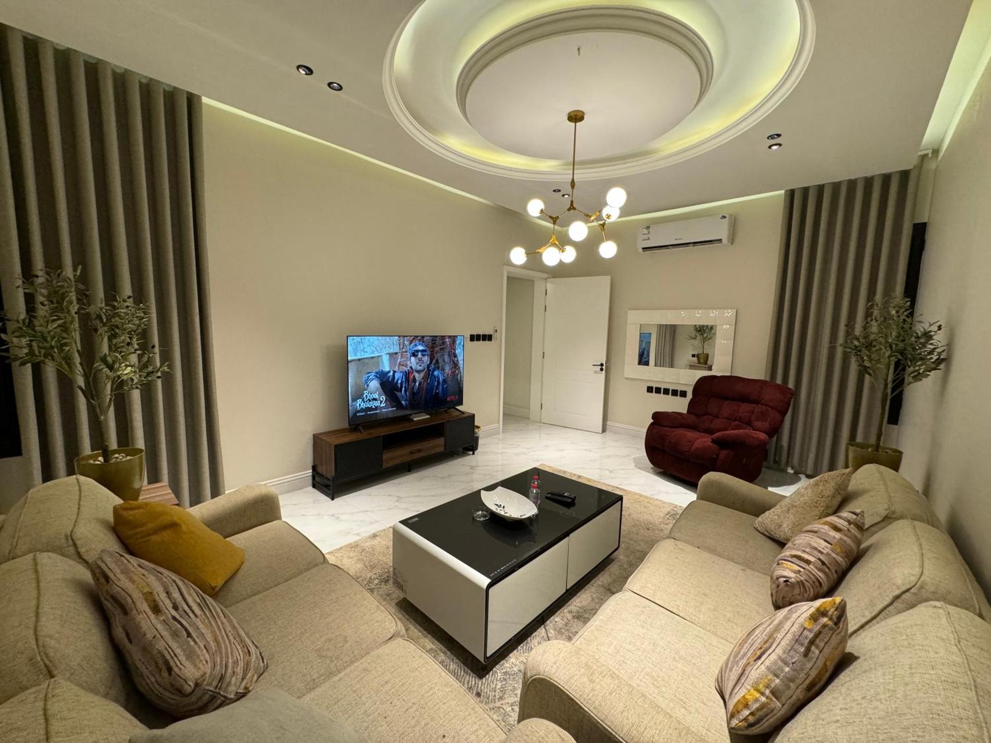 فاخرة غرفة وصالة بالعارض دخول ذاتي ١٢ Apartment