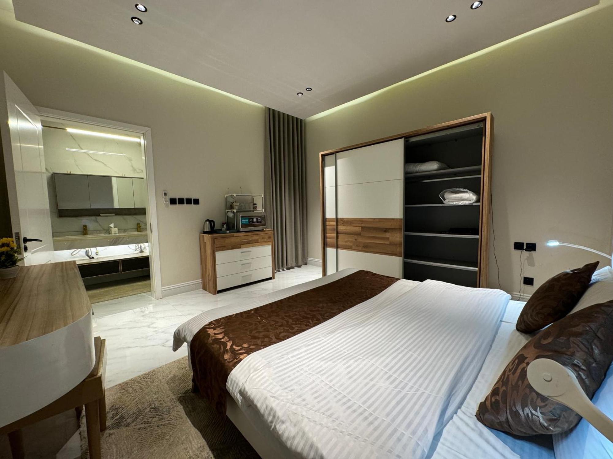 فاخرة غرفة وصالة بالعارض دخول ذاتي ١٢ Apartment *